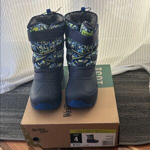 NWT in box,Western Chief Kids' Camo Blue and Green Boots